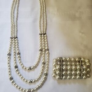Elegant Pearl Necklace and Bracelet Set